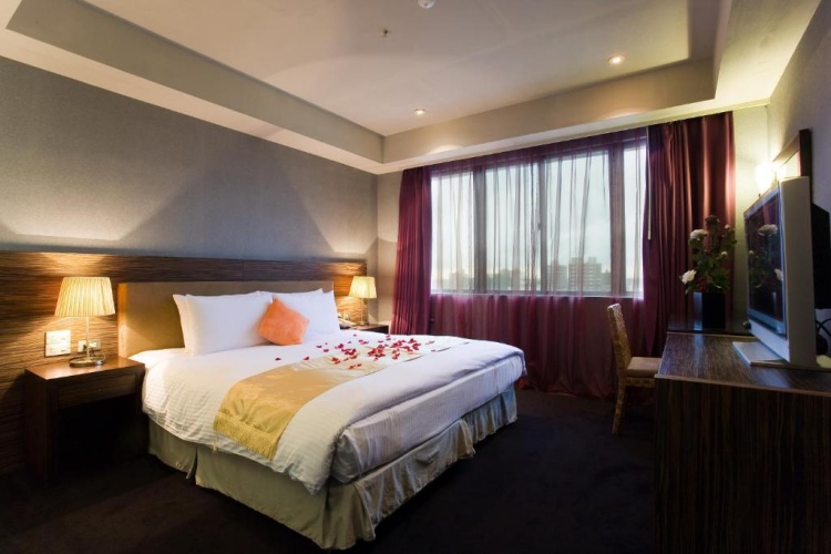 Superior Double room with city view