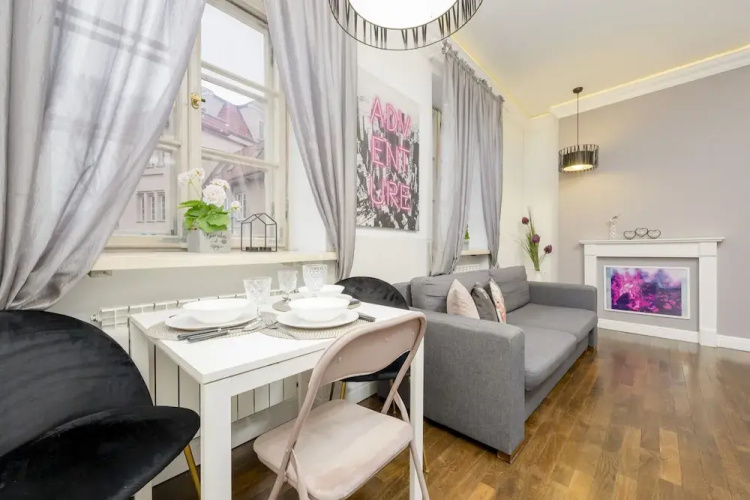 Atmospheric Mariensztat by Renters