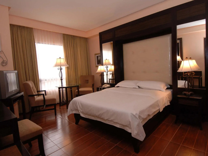 Planta Centro Bacolod Hotel & Residences