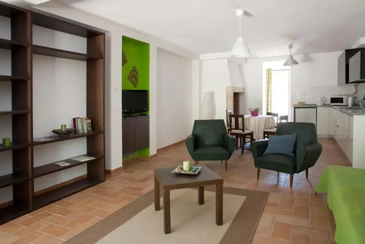 2 Bedrooms Apartment