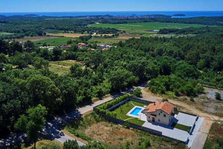 2 Bedrooms Villa