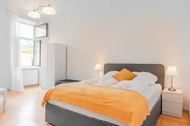 Easy Center Access 2BR Apt Near AKH