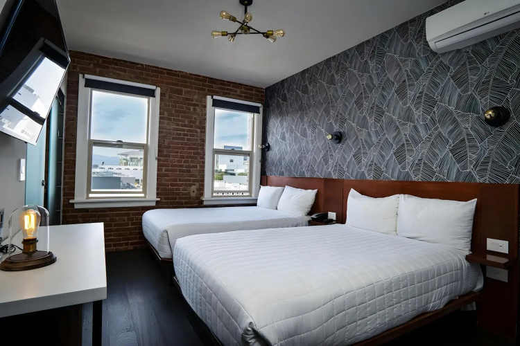 H Hotel