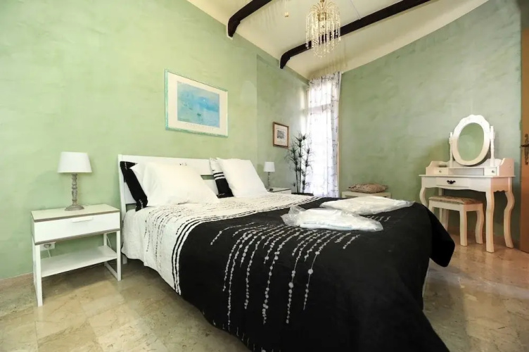 Royal Negresco - 5 Stars Holiday House