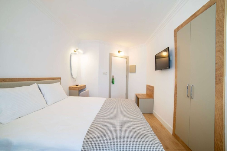 Golda Hotel