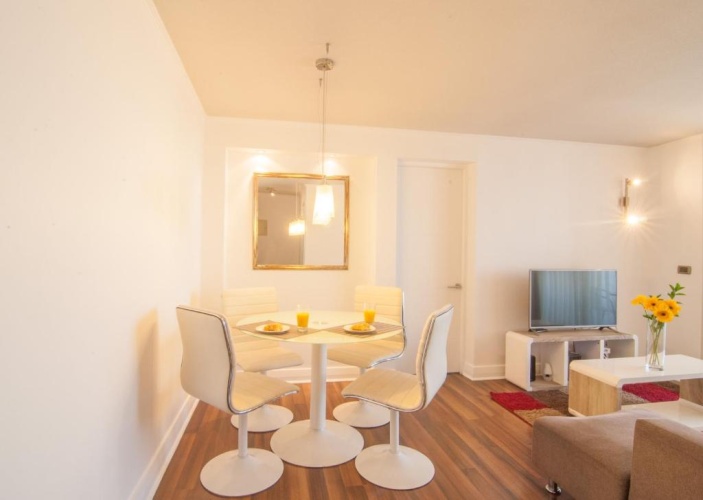 2 Bedrooms Apartment