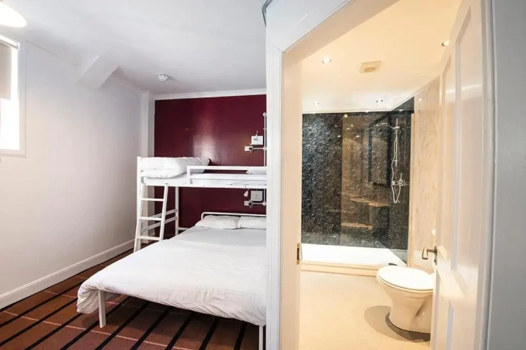 Triple room