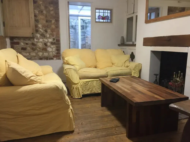 2 Bedroom Central Brighton Apartment