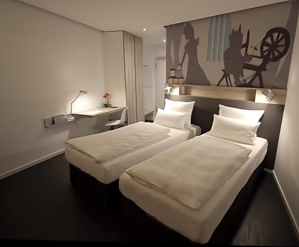 Standard Twin room with view