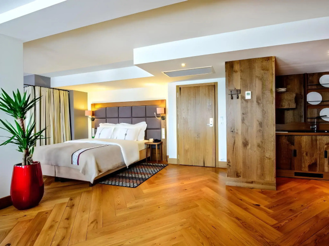 Bristol Tradition and Luxury