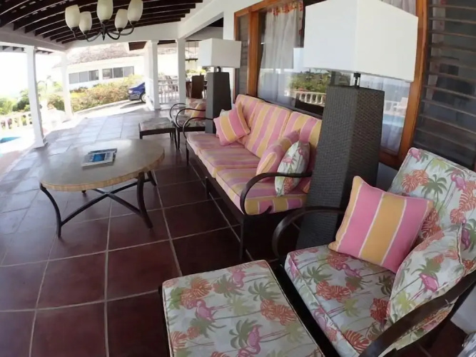 Tumac Villa, 4BR by Jamaican Treasures