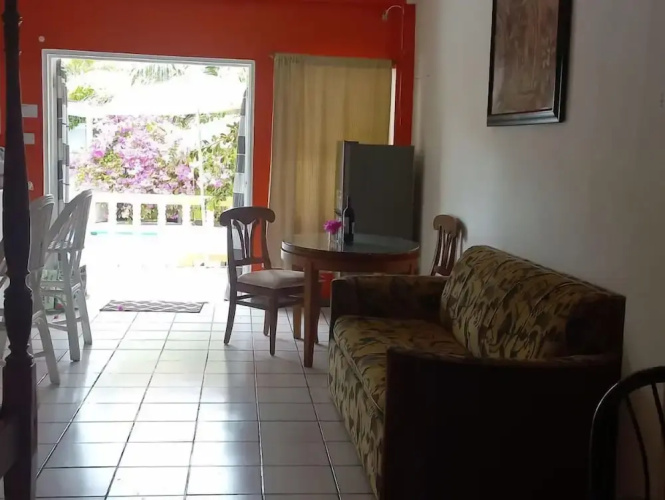 Bay Heights Escape
