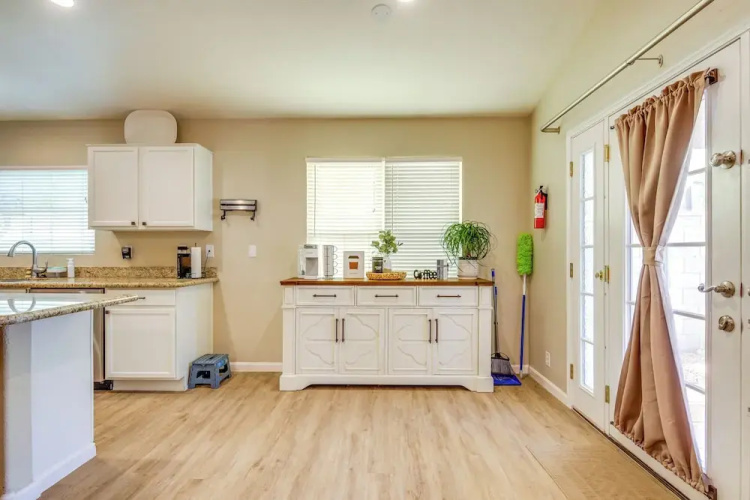 Fenced-in Pool & Patio: Gilbert Home!
