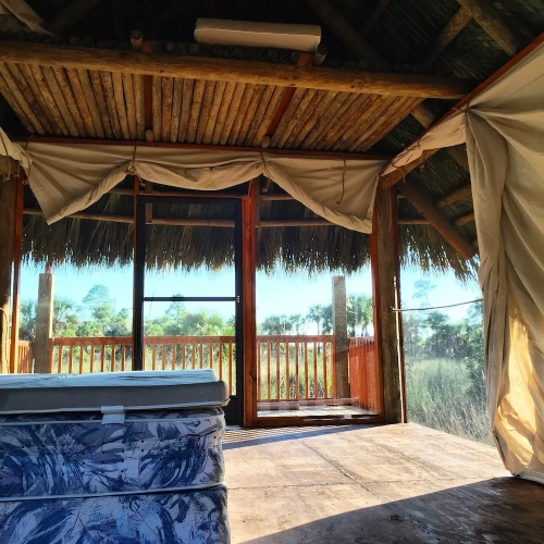 1 Bedroom Bungalow with lake view