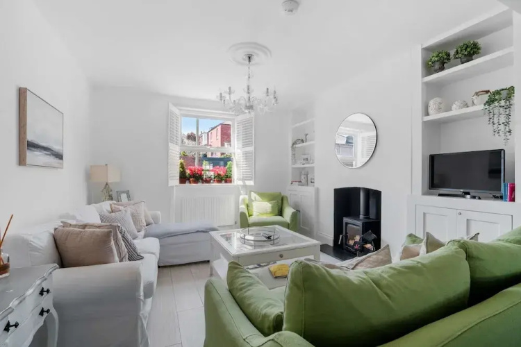 Host Stay Iris Cottage