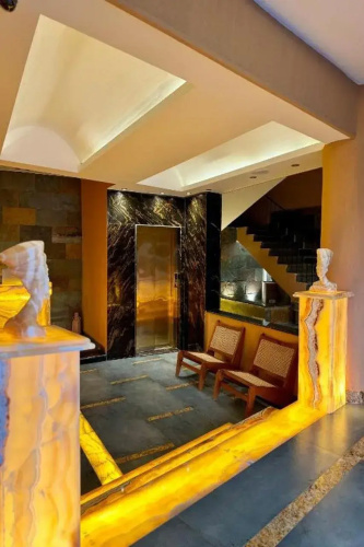 Palm Desert Pyramids Hotel