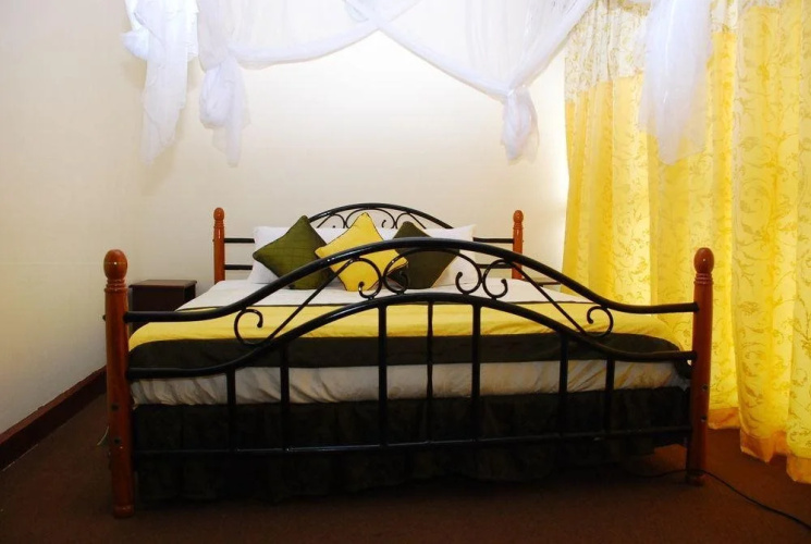 Graceland Hotel & Gardens