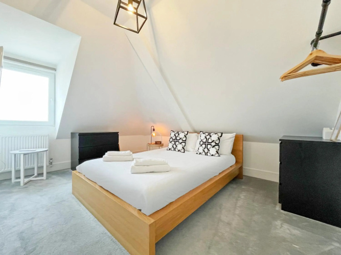 EasyStays - Modern Apartments in Windsor with Parking