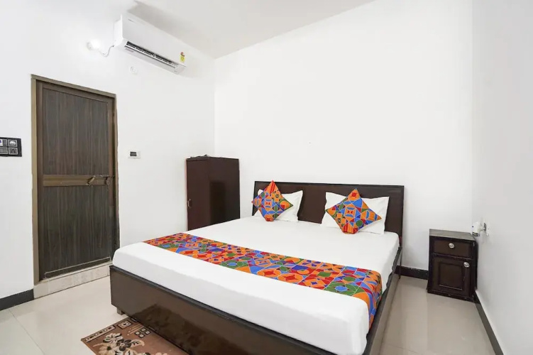 Fabhotel Om Palace