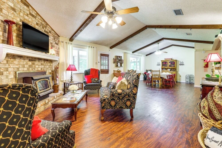 4 Bedrooms Cottage