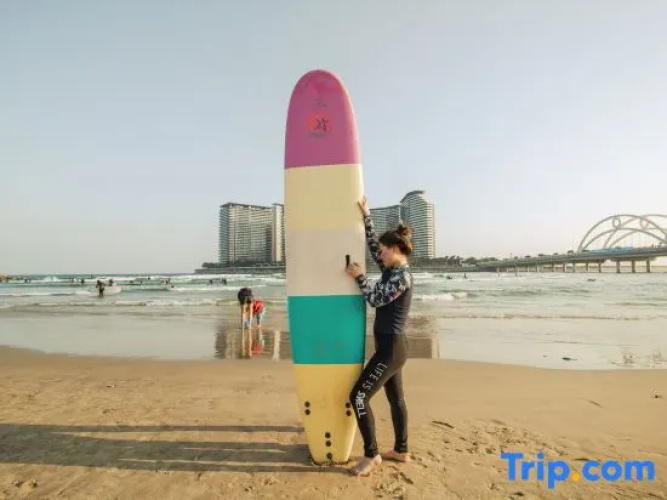 Liwo Surfing Seaview Hotel