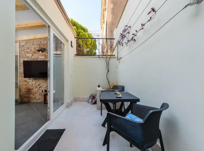 Apartment With Scenic View