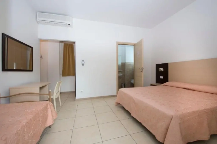 Standard Triple room with balcony