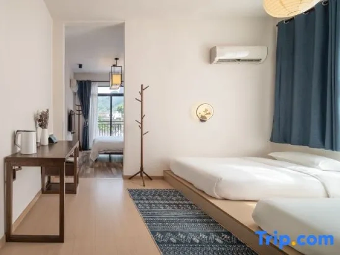 2 Bedrooms Standard Suite with balcony and with mountain view