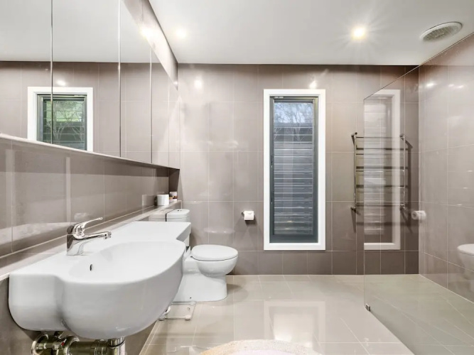 Hidden Escape Free Wifi & Foxtel Surfside PET Friendly
