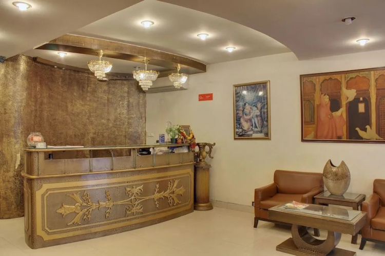 OYO 358 Hotel Golden Leaf