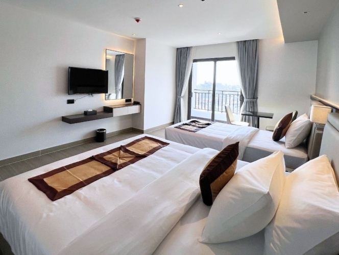 Deluxe Triple room with balcony