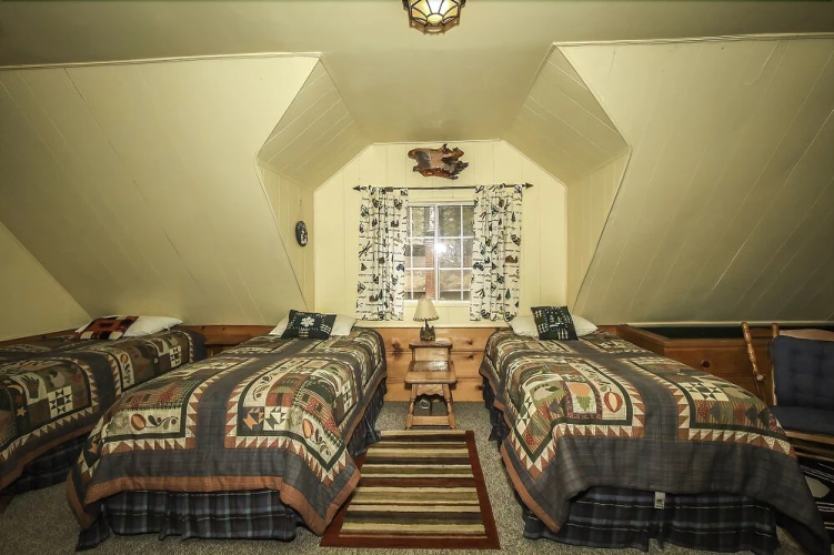 Ponderosa - 2 Br home by RedAwning