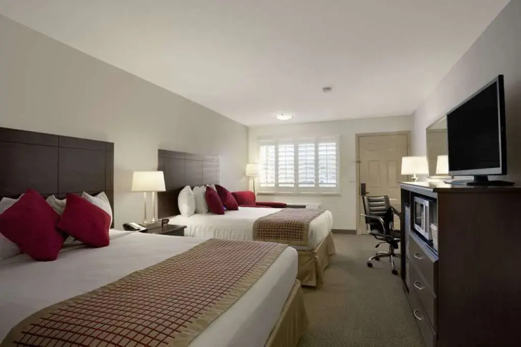 Ramada Tempe/At Arizona Mills Mall