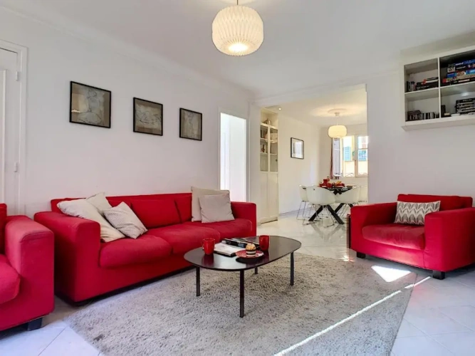 2 Bedrooms Apartment