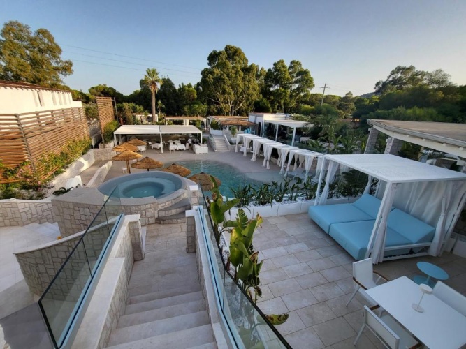 Junior Suite with pool view