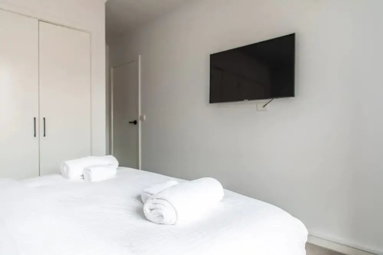 Luxury Spacious 2 Bedroom Fitzroy Apartment