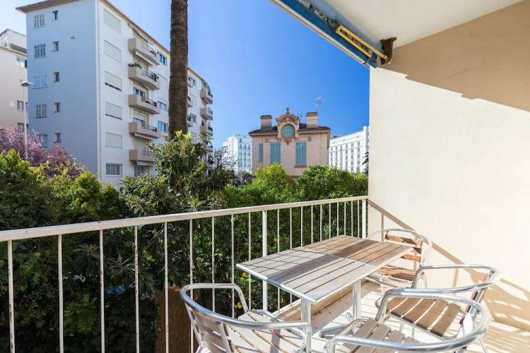 Spacious Studio Apartment Close to The Martinez - 2313