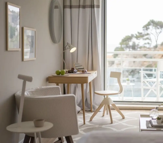 Deluxe room with balcony and with sea view