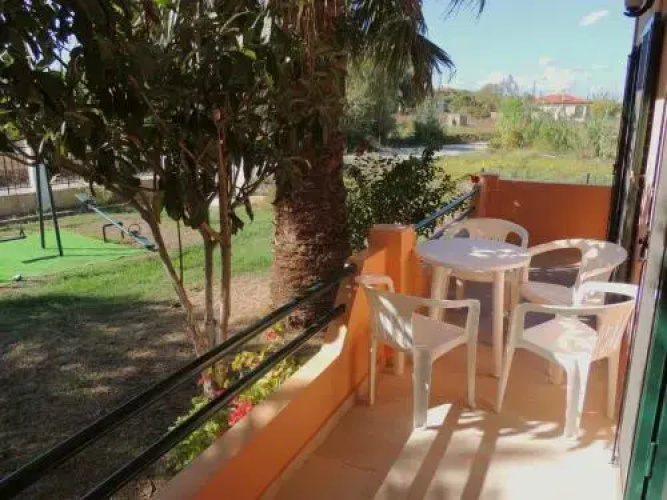 Feakes Apartments