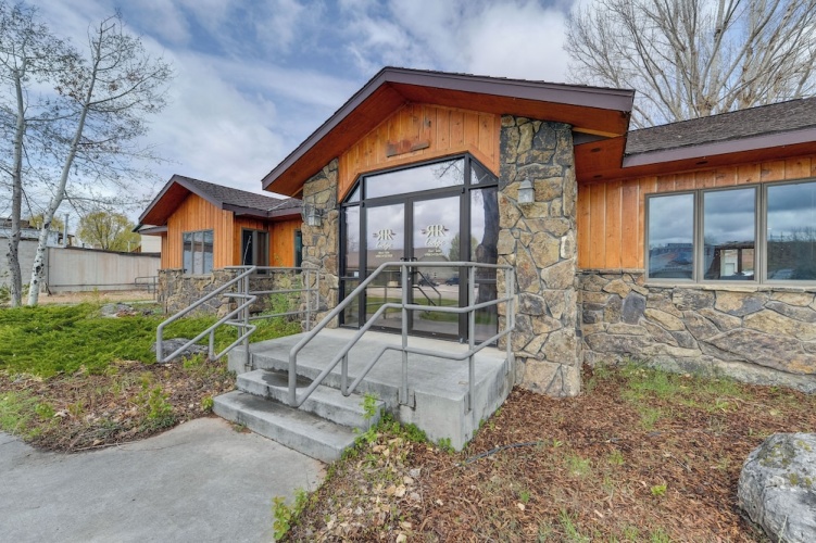 4 Bedrooms Cottage