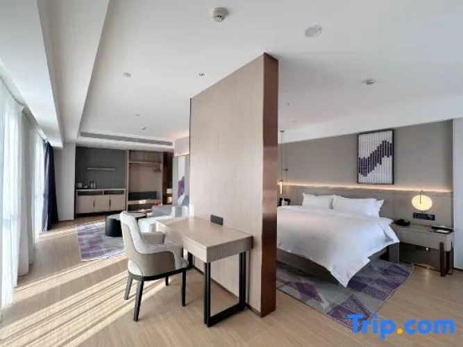 Deluxe Double Suite with view