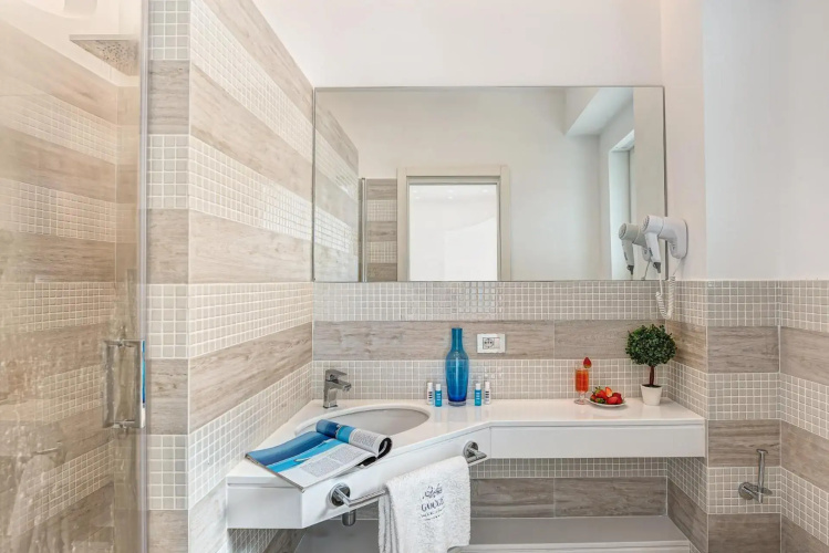 El Royale Suites Sorrento
