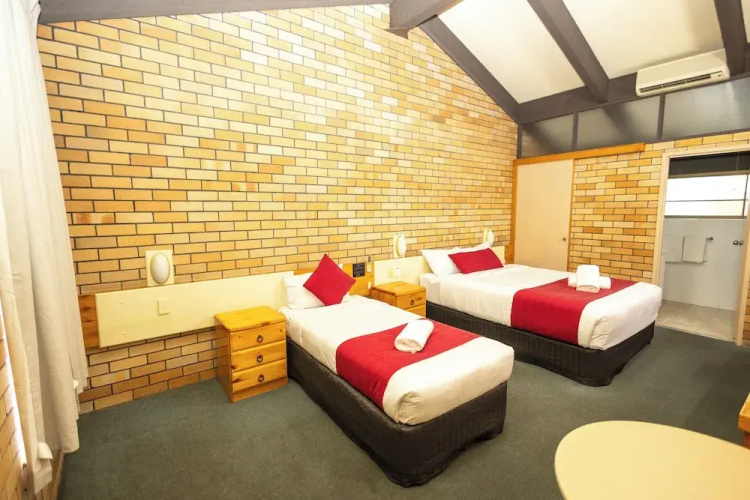 All Travellers Motor inn