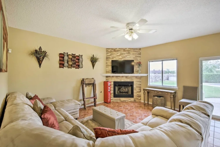3 Bedrooms Cottage with balcony