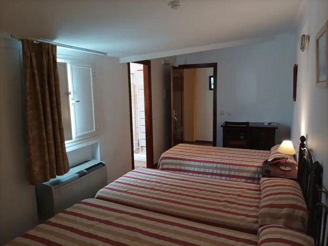 Standard Triple room with courtyard view