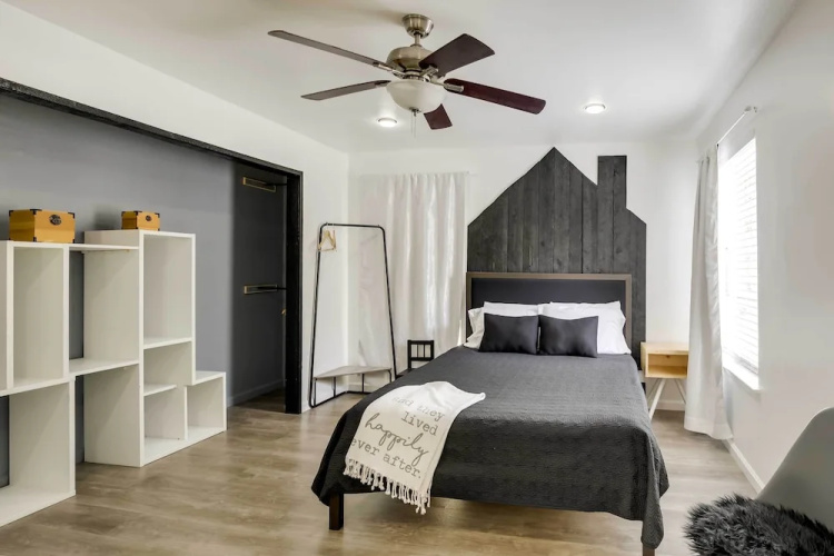 Serene Dallas Condo w/ Pool - Walkable Location!