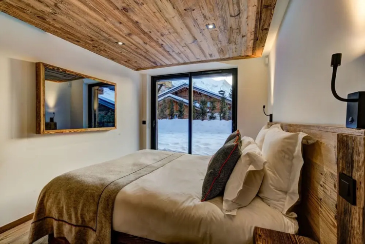 Chalet Red Fox