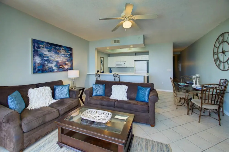 Pelican PH-02 - 2 Br condo by RedAwning
