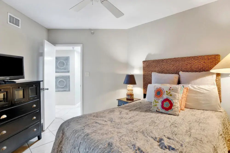 Windward Pointe 1002