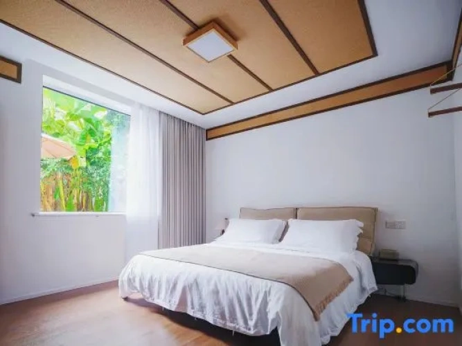 2 Bedrooms Double Suite with courtyard view